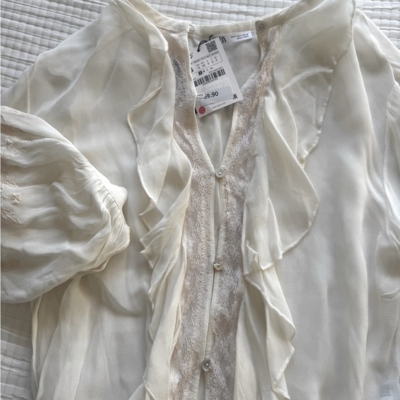 Cream Ruffled Blouse - Picture 2 of 6